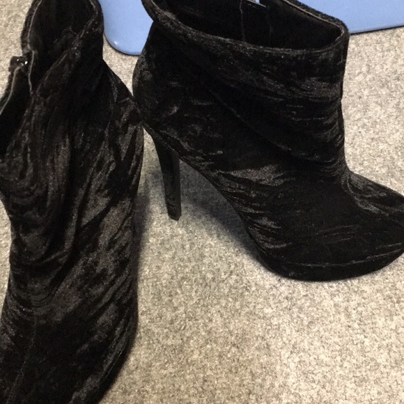 Shoedazzle Black Velvet Heeled Boots size 7.5 - Picture 7 of 7